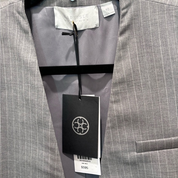 Carlisle New York Women’s Gray Pinstripe Corbusier Blazer Single Button Size 10 - Picture 2 of 3